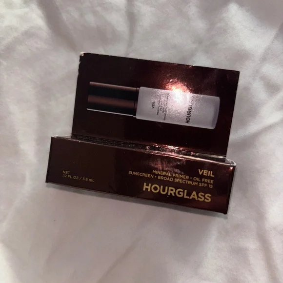 Hourglass Veil Mineral Primer - Elegant Brown Packaging - Picture 2 of 2
